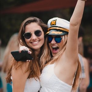 Meet your Posher, Caitlin